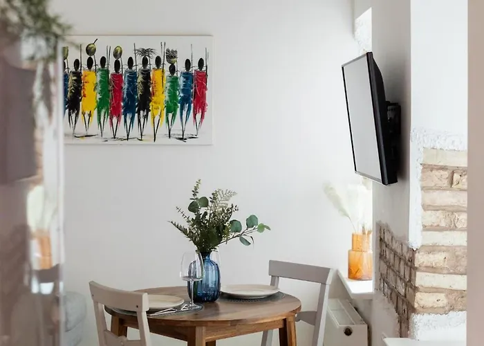 Homey Apartment Central